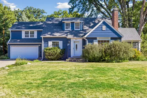 511 Janalyn Cir, Golden Valley, MN 55416