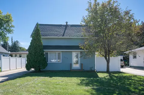 306 1st St E, Stewartville, MN 55976