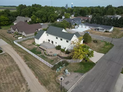View/Area - 210 Hackberry Ct, Kindred, ND 58051 photo 2 of 5