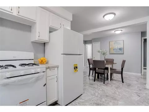 914 Burr St, Saint Paul, MN 55130 photo 2