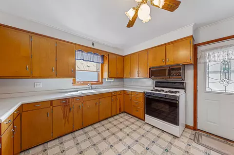 Kitchen - 932 3rd Ave NW, Faribault, MN 55021 photo 2 of 4