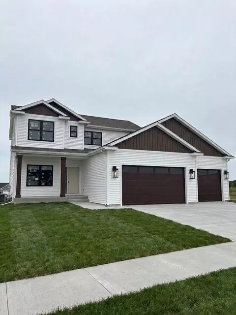 2214 Douglas Trail Dr SE, Pine Island, MN 55963