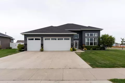 902 50th Ave W, West Fargo, ND 58078