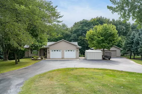 142 Jacks Dr, Madison Lake, MN 56063