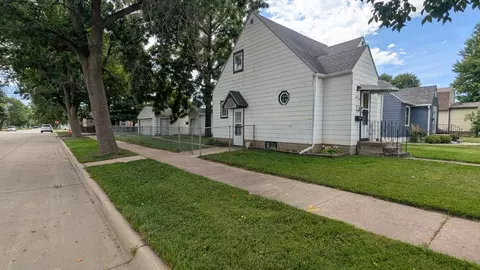 Exterior - 901 8th Ave SW, Austin, MN 55912 photo 2 of 6