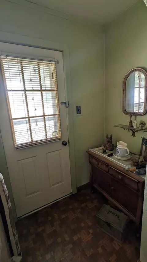 Entry Way - 901 8th Ave SW, Austin, MN 55912 photo 1 of 1