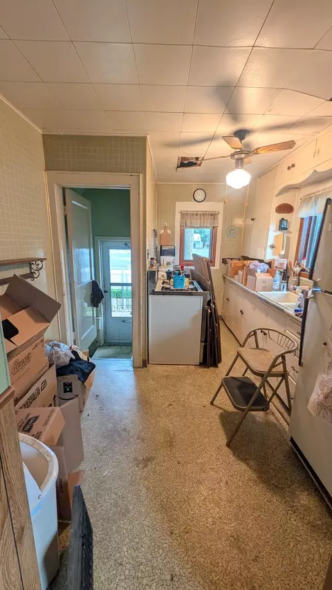 Kitchen - 901 8th Ave SW, Austin, MN 55912 photo 1 of 1