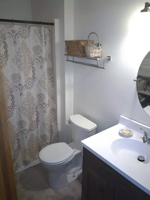Bath - 906 21st St SE, Saint Cloud, MN 56304 photo 2 of 3