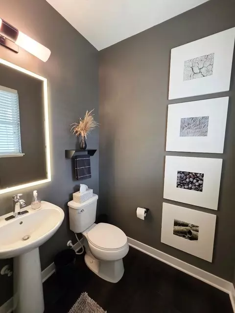 Bath - 1305 Interlachen Dr, Eagan, MN 55123 photo 1 of 7