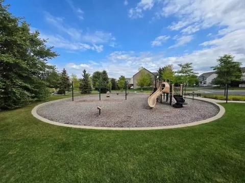 Exterior - 1305 Interlachen Dr, Eagan, MN 55123 photo 11 of 12