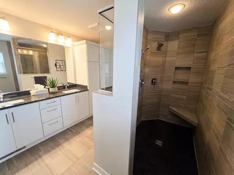 Bath - 1305 Interlachen Dr, Eagan, MN 55123 photo 2 of 7