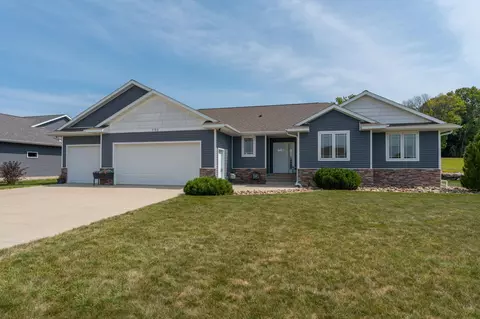 705 Maple Ln, Eagle Lake, MN 56024