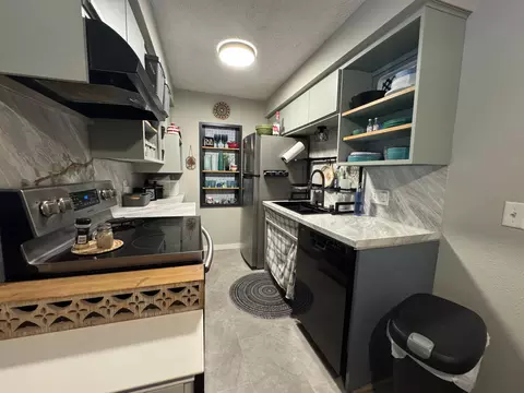Kitchen - 1340 9th Ave S #202, Saint Cloud, MN 56301 photo 2 of 3