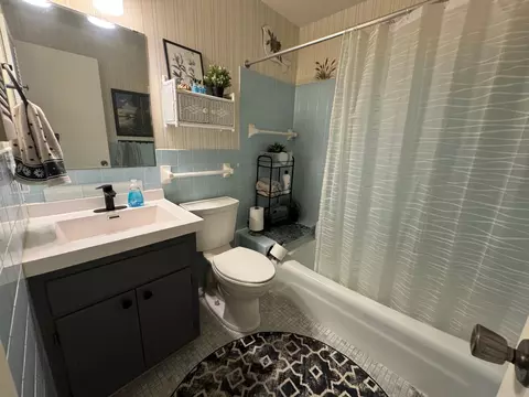 Bath - 1340 9th Ave S #202, Saint Cloud, MN 56301 photo 1 of 5