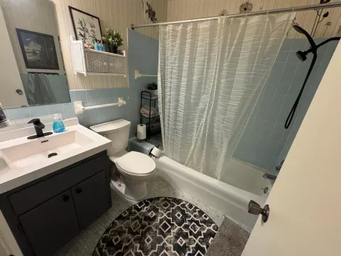 Bath - 1340 9th Ave S #202, Saint Cloud, MN 56301 photo 2 of 5