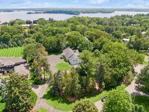 480 Highcroft Rd, Wayzata, MN 55391