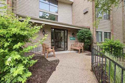 Exterior - 1871 Silver Bell Rd #107, Eagan, MN 55122 photo 2 of 8