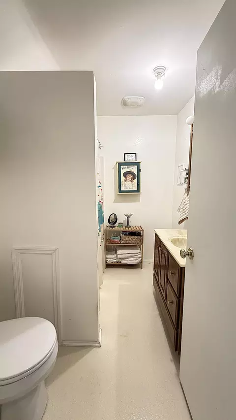 Bath - 905 210th Ave SW, Appleton, MN 56208 photo 1 of 3