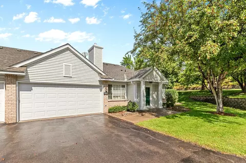 15202 Greenhaven Way, Burnsville, MN 55306