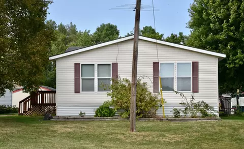Exterior - 708 1st St E, Milaca, MN 56353 photo 4 of 6