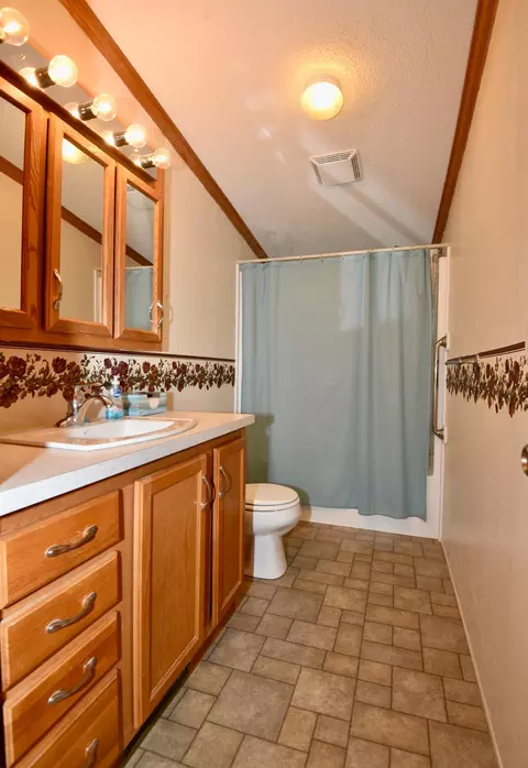 Bath - 708 1st St E, Milaca, MN 56353 photo 2 of 2