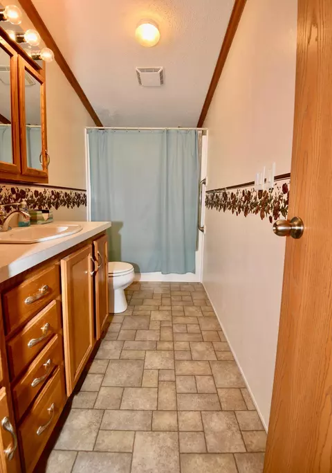 Bath - 708 1st St E, Milaca, MN 56353 photo 1 of 2