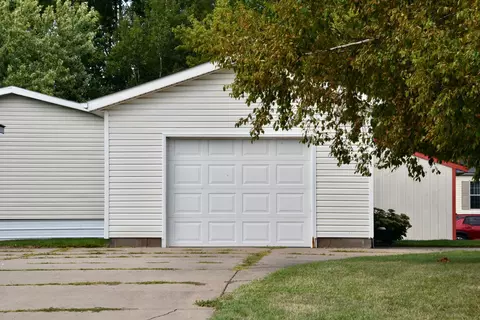 Exterior - 708 1st St E, Milaca, MN 56353 photo 5 of 6
