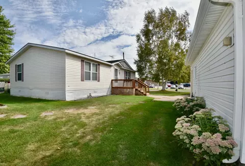 Exterior - 708 1st St E, Milaca, MN 56353 photo 2 of 6