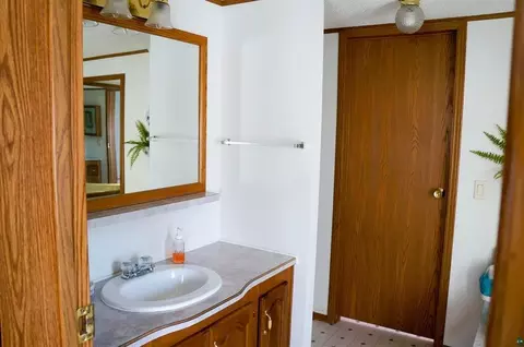 Bath - 12 Olea Ave, Duluth, MN 55810 photo 3 of 6