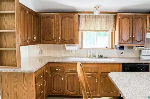 Kitchen - 12 Olea Ave, Duluth, MN 55810 photo 3 of 4