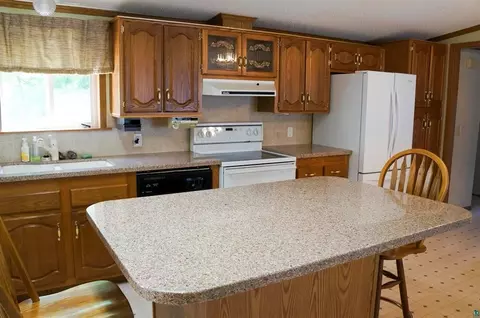 Kitchen - 12 Olea Ave, Duluth, MN 55810 photo 2 of 4