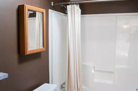 Bath - 12 Olea Ave, Duluth, MN 55810 photo 1 of 6