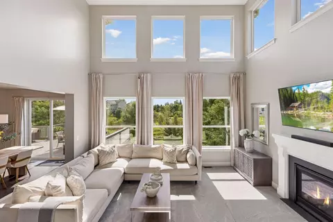 4061 San Vitero Cir, Chaska, MN 55318