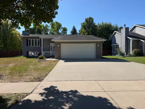 1608 38th Ave S, Fargo, ND 58104