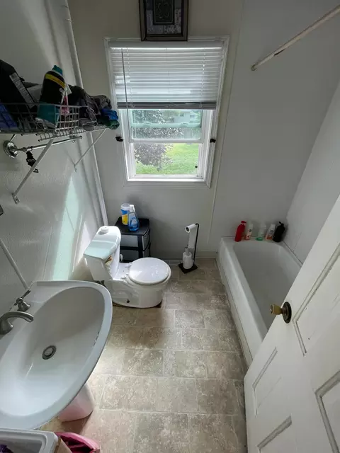 Bath - 405 Central Ave S, Mapleton, MN 56065 photo 1 of 1