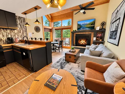 527 Moose Mountain Dr, Lutsen, MN 55612
