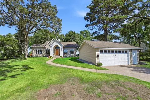 7 S Shore Dr, Forest Lake, MN 55025