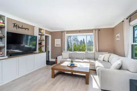 Living - 4125 W 6th St, Duluth, MN 55807 photo 3 of 5