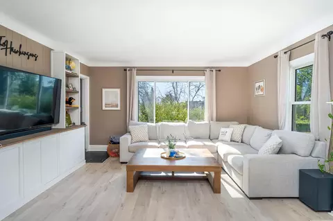 Living - 4125 W 6th St, Duluth, MN 55807 photo 2 of 5