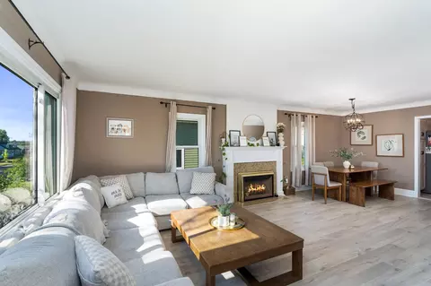 Living - 4125 W 6th St, Duluth, MN 55807 photo 5 of 5