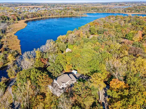 7 Chickadee Ln, North Oaks, MN 55127