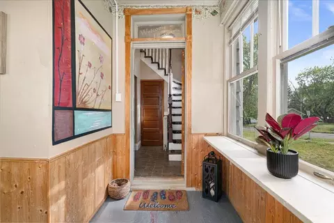 Entry Way - 604 E 11th St, Duluth, MN 55805 photo 1 of 3