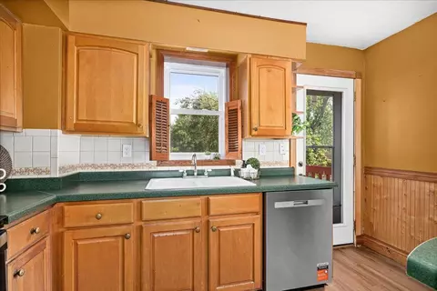 Kitchen - 604 E 11th St, Duluth, MN 55805 photo 3 of 4