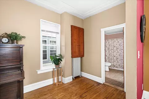 Entry Way - 604 E 11th St, Duluth, MN 55805 photo 3 of 3