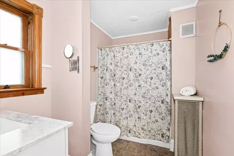 Bath - 604 E 11th St, Duluth, MN 55805 photo 2 of 2