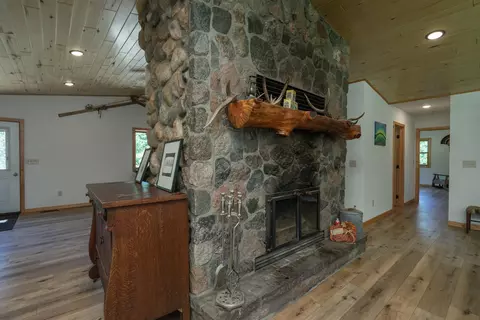 Entry Way - 4175 County 71 NW, Hackensack, MN 56452 photo 2 of 3