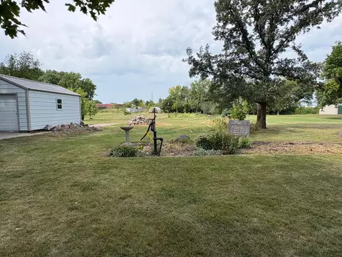 Exterior - 403 N 7th St, Marshall, MN 56258 photo 3 of 3
