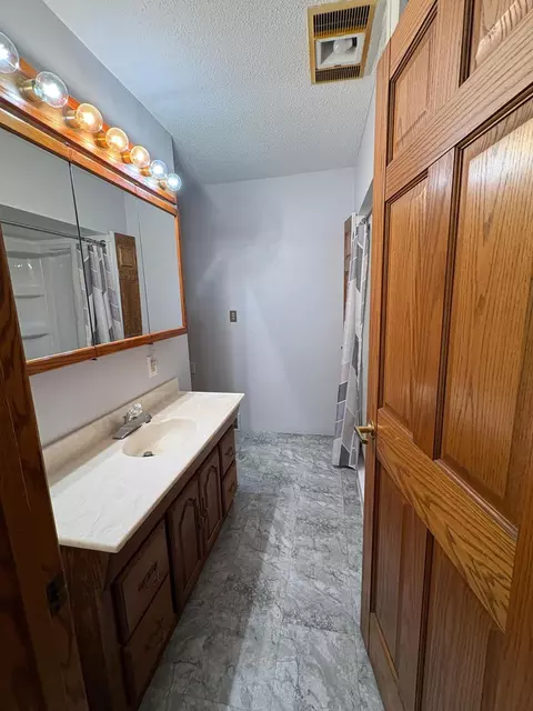Bath - 403 N 7th St, Marshall, MN 56258 photo 1 of 2