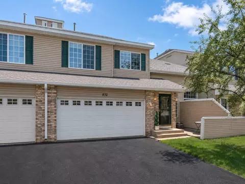 832 Summer Pines Cir, Hudson, WI 54016