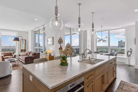 1111 W River Pkwy #18D, Minneapolis, MN 55415